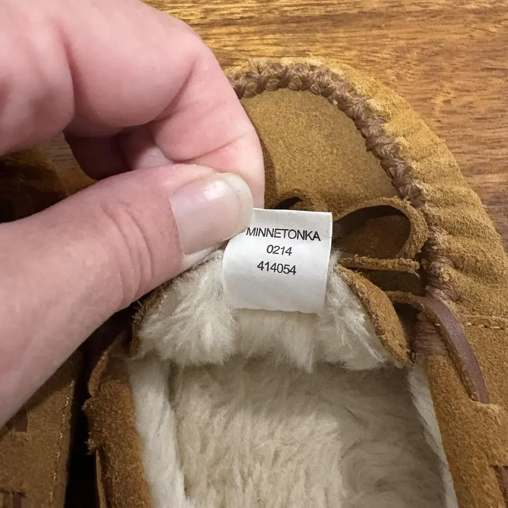 Minnetonka Slippers Youth Size‎ 2 Tan Suede Moccasin Faux Fur Lined Bow 4811
